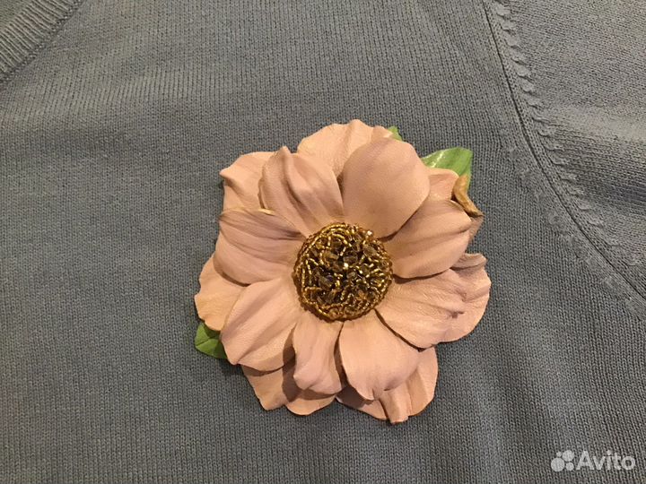 Броши - заколки из кожи с драгоценными и полудраго