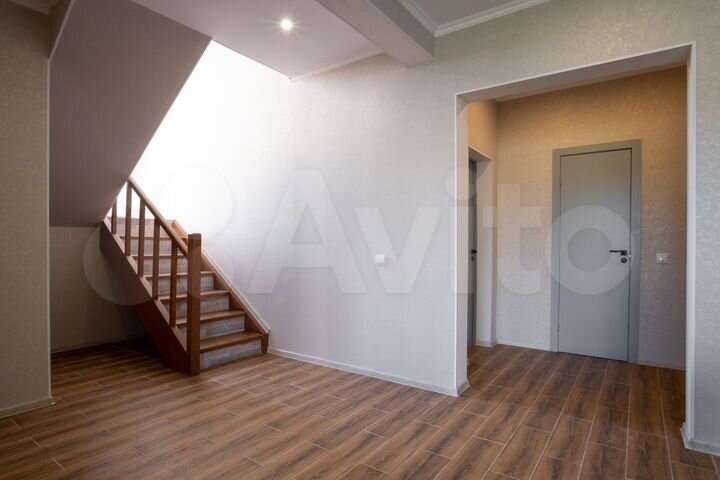 Дом 196 м² на участке 7,5 сот.