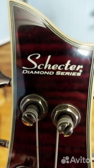 Бас гитара леворукая