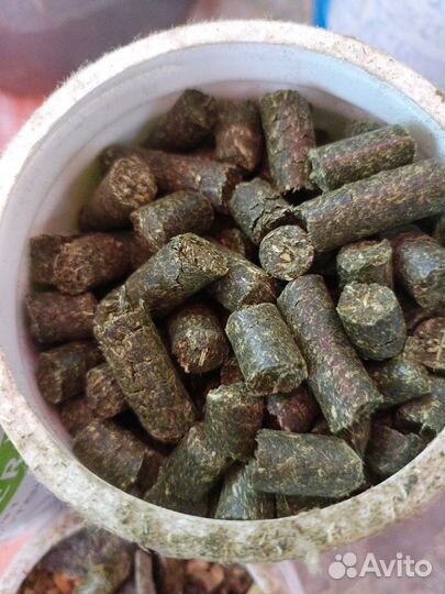 Корм и витаминные добавки для кроликов и морских с