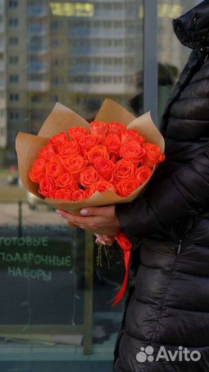 Розы Розы в крафте 25 оранжевых роз