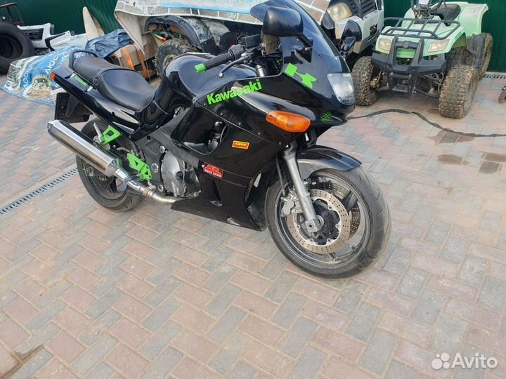 Kawasaki zzr400-2