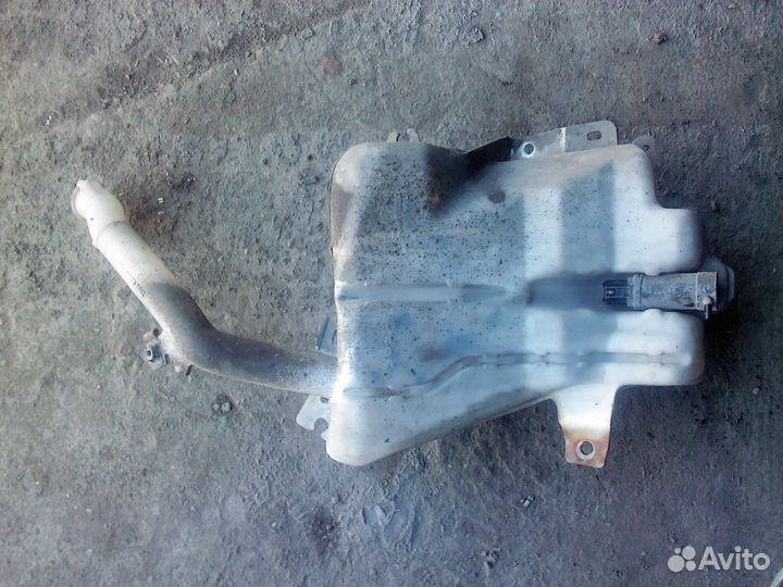 Бачок омывателя Mitsubishi L200