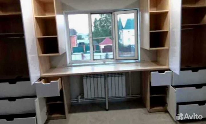 Рабочая зона в углу у окна