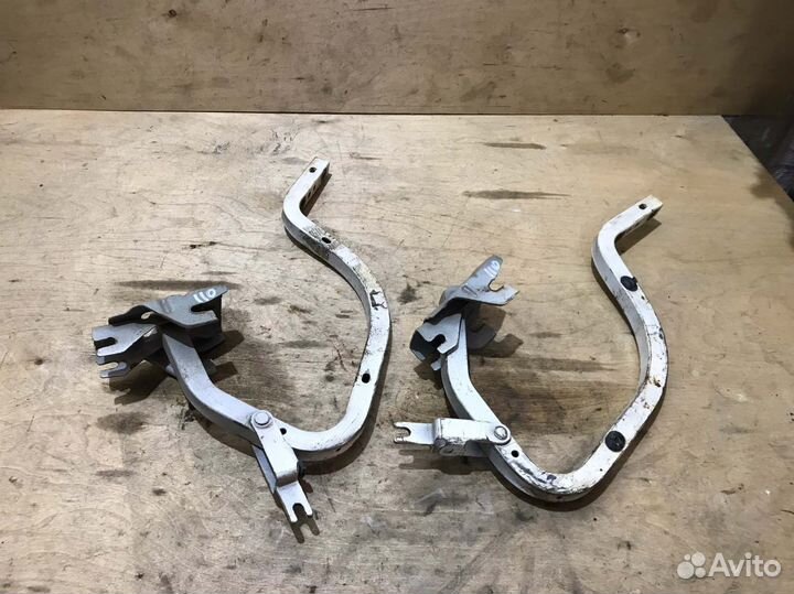 Петля крышки багажника Toyota Mark II