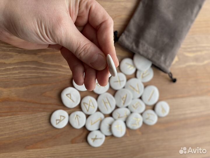 Скандинавские руны с золотом, новые