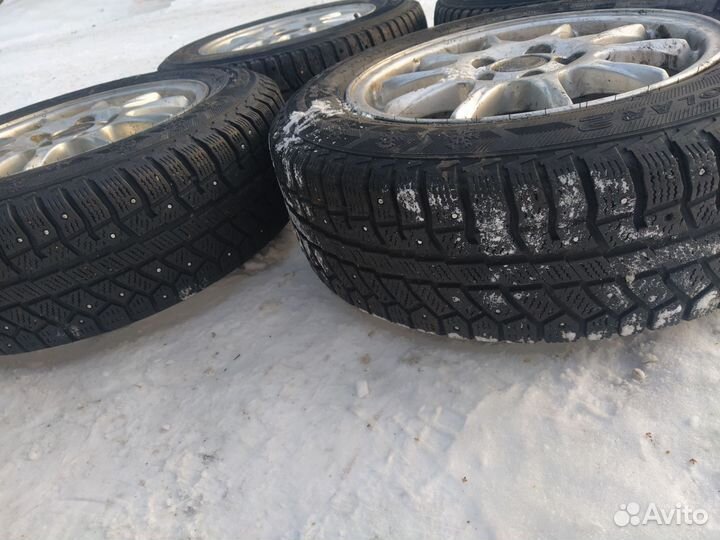 Диски с резиной от Вольвоодна шина с радиалкой