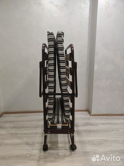 Раскладушка с матрасом на ламелях