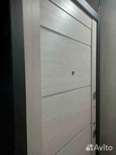 Дверь входная металлическая новая