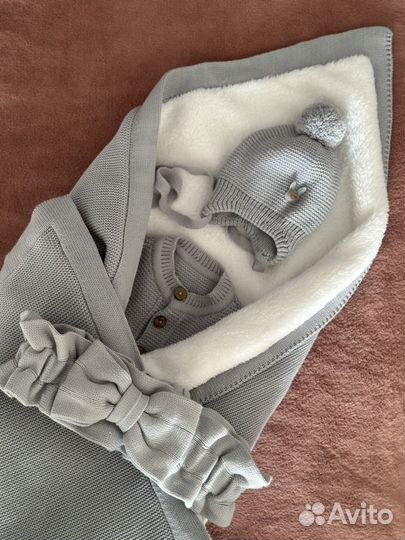 Вязаный комплект для новорожденного
