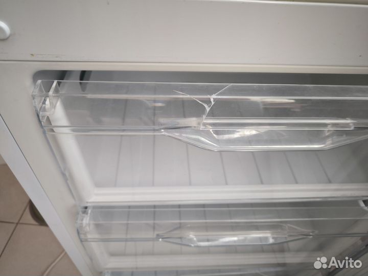 Холодильник неисправный