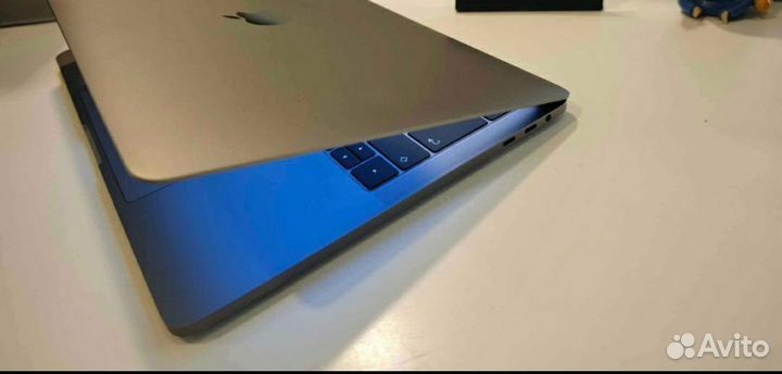 Macbook PRO 2017 touch bar 512GB i5 ram 8Gb
