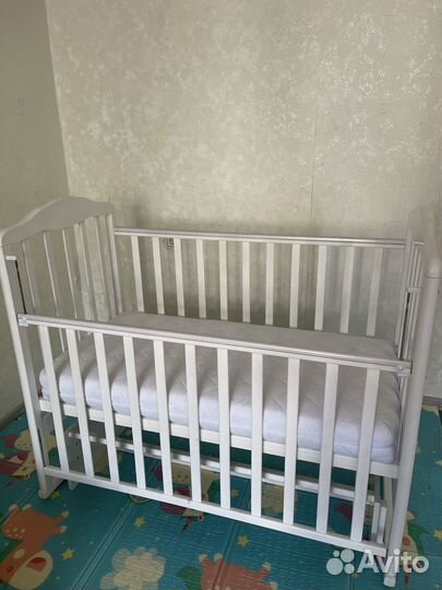 Продаю кровать с маятником + матрас