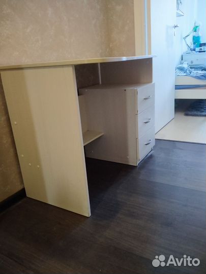 Письменный стол для школьника