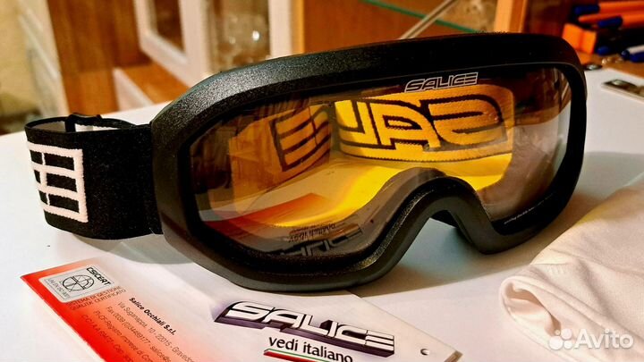 Шлем и очки горнолыжные