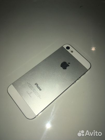 Телефон iPhone 5
