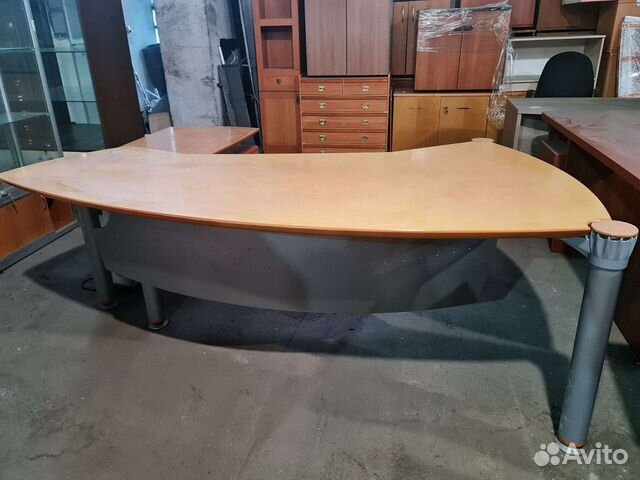 Стол директора