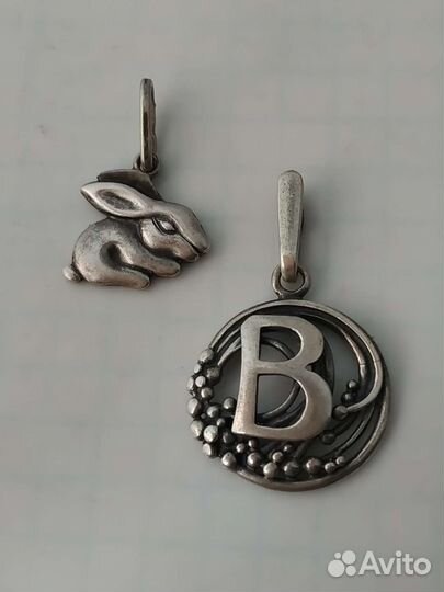 Кулон знак Зайчик и буква В серебро СССР винтаж