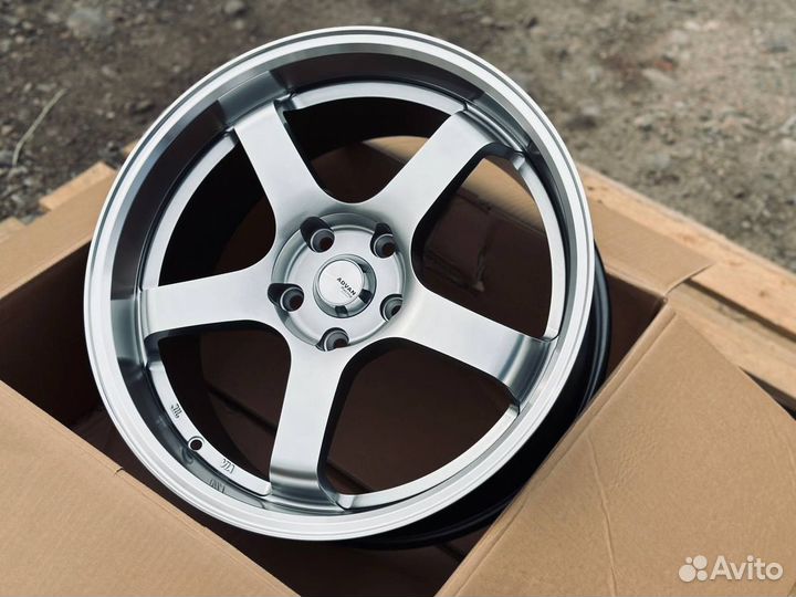 Advan Racing GT 5x114,3 R17