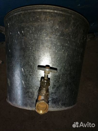 Бак для воды с краном