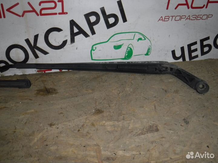 Рычаг стеклоочестителя Toyota Corolla E120 2001+