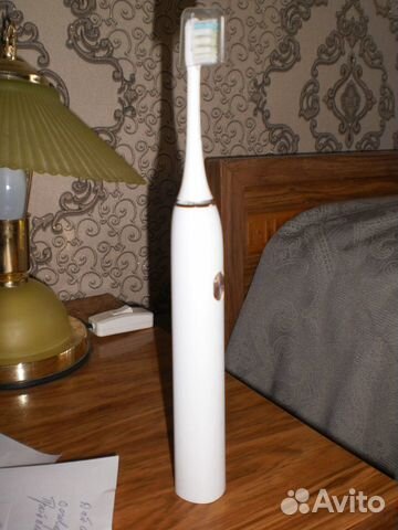 Электрическая зубная щетка