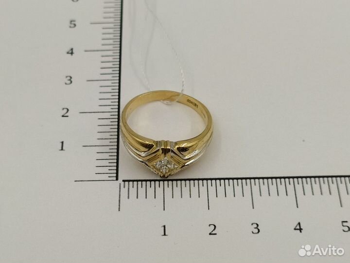 Кольцо с природным камнем Золото