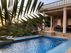 Дом 750 м² на участке 50 сот.