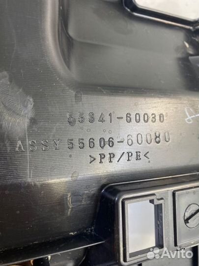 Накладки на торпедо боковые левые Toyota Land