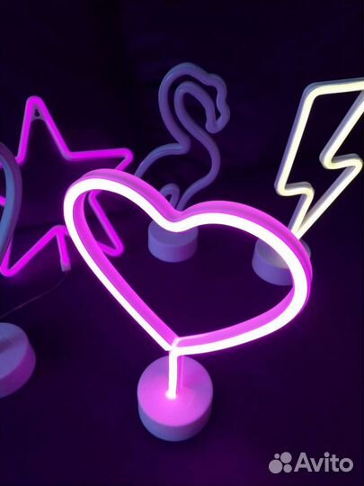 Неон Розовое Сердце и Фламинго остался. Неоновый
