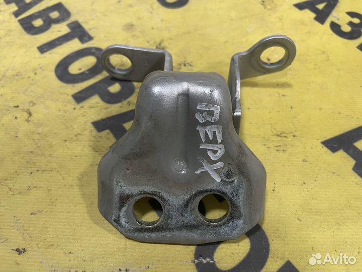 Петля задняя левая верхняя Ford Fusion