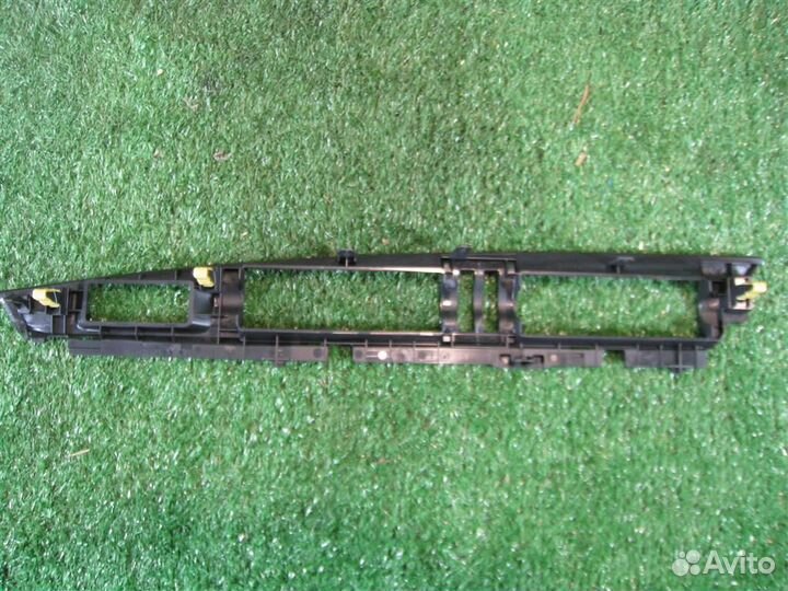 Накладка торпедо Toyota Auris E18 2015