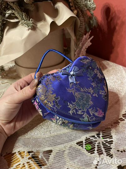 Шкатулка шелковая для украшений, новая