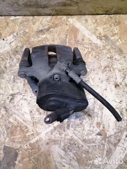 Суппорт задний правый Volkswagen Passat B6 rest