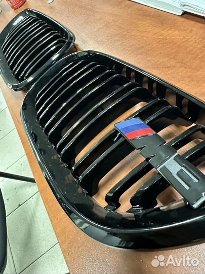 Bmw e46 ноздри F стиль черный лак
