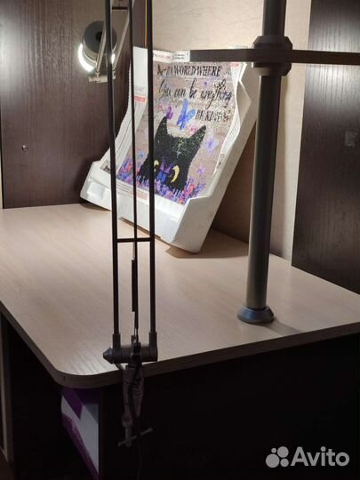 Настольная лампа на струбцине