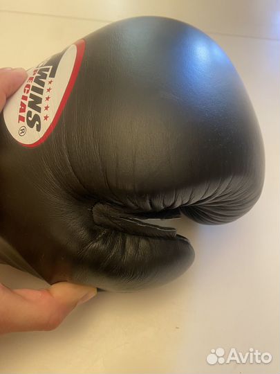 Боксерские перчатки twins 18oz оригинал