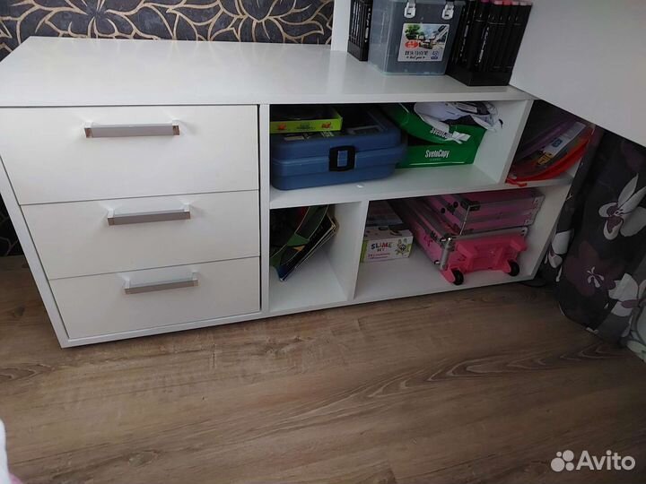 Угловой письменный стол