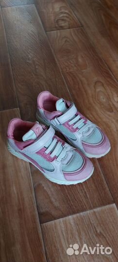 Кроссовки для девочки