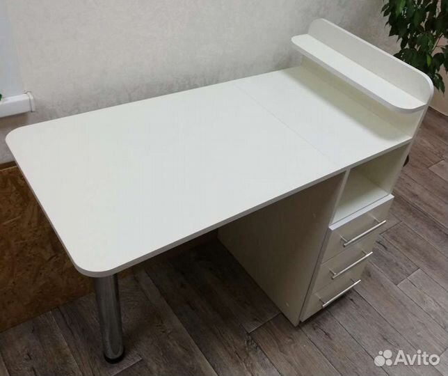 Маникюрный стол складной