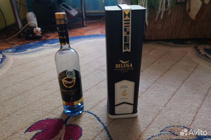 Бутылки из под алкоголя в футлярах