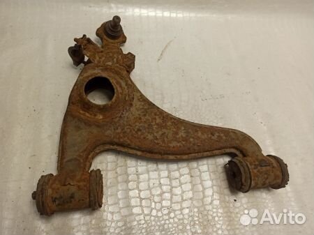 Рычаг передний правый нижний