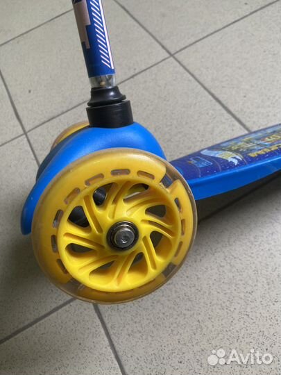 Трехколосный самокат Kreiss Hot Wheels