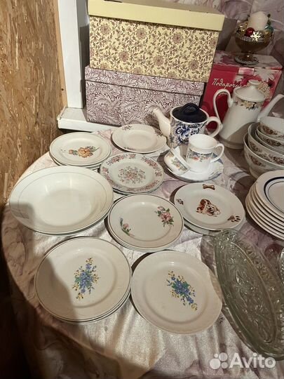 Посуда много тарелки бокалы селедочницы и др