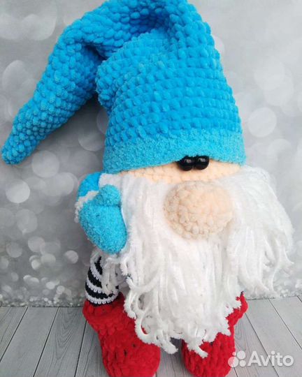 Вязаный новогодний гном
