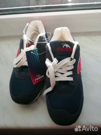 Кроссовки женские