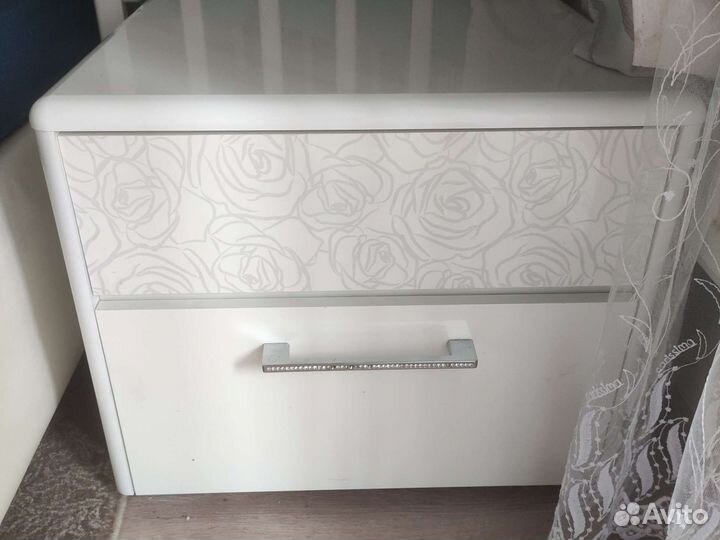 Тумба прикроватная белая бу