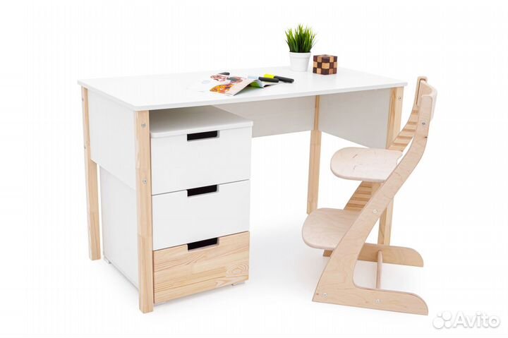 Стол письменный из массива