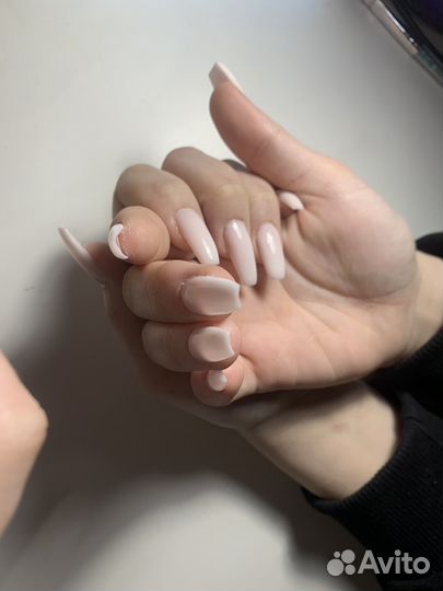 Модель на маникюр