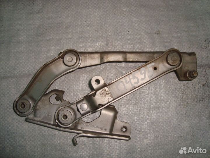 Петля капота левая W211 M271 A2118800228